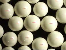 ลูกปัดขัดเงาเซอร์โคเนีย